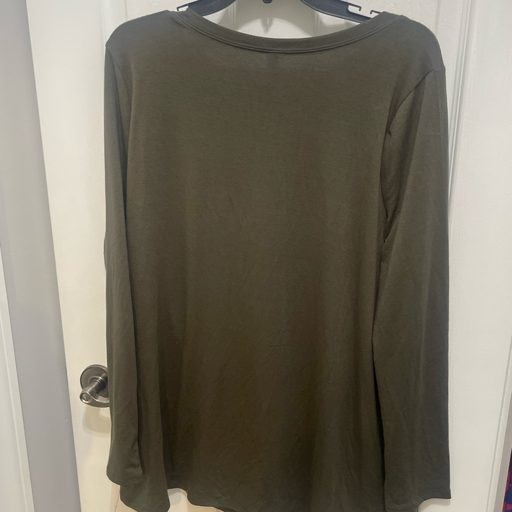 Zenana Outfitters Green Buttoned Blouse - Picture 9 of 11